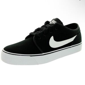 NIKE TOKI Low Canvas Skate Shoes Sneakers Black Size 6